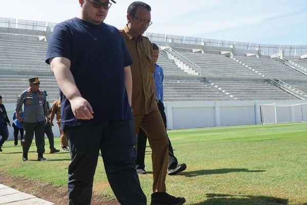 KEMENTERIAN PUPR LANJUTKAN PEMBANGUNAN STADION.